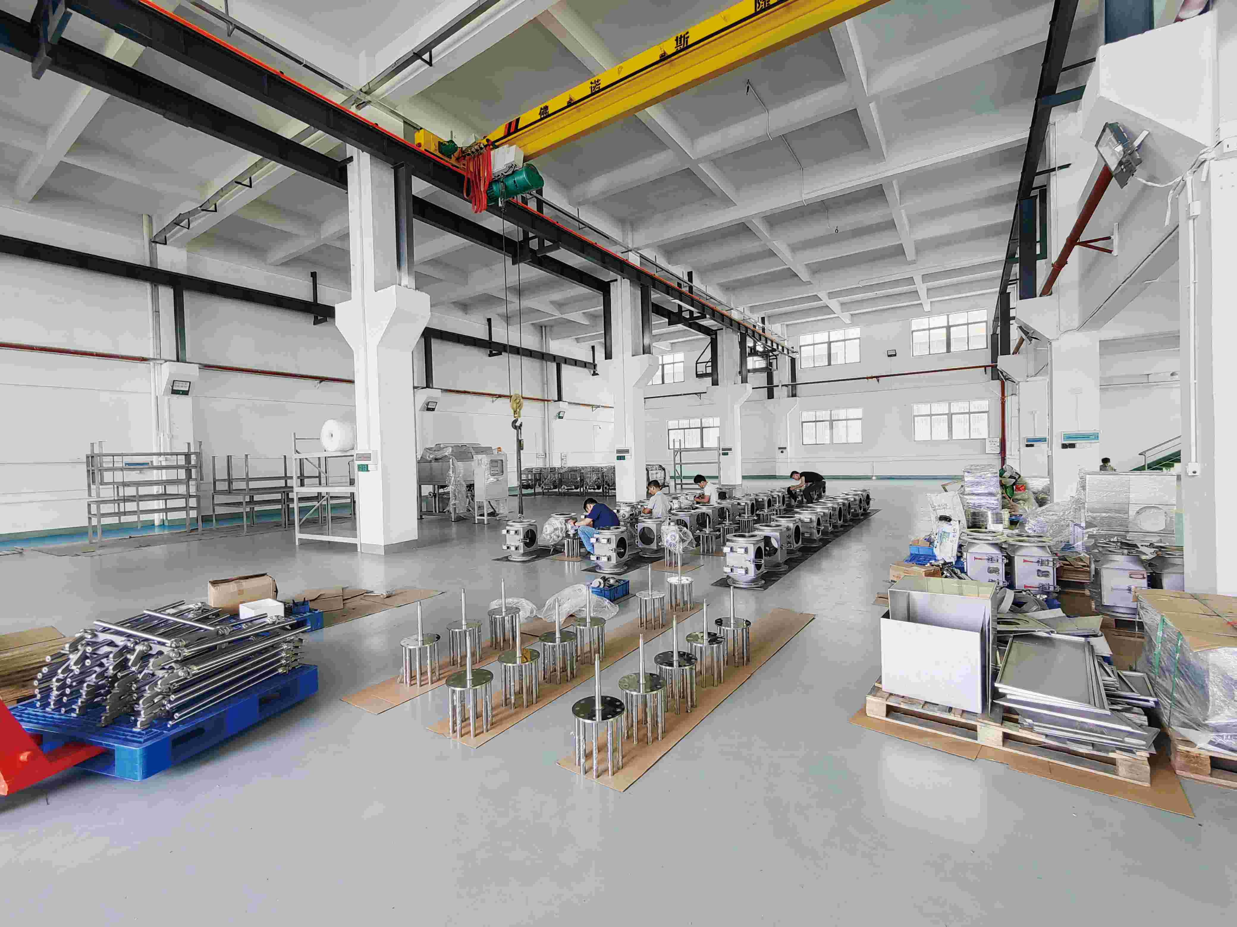 Manual vs. Automatic Ferri remotionem Equipment: Commoda et Differentiae